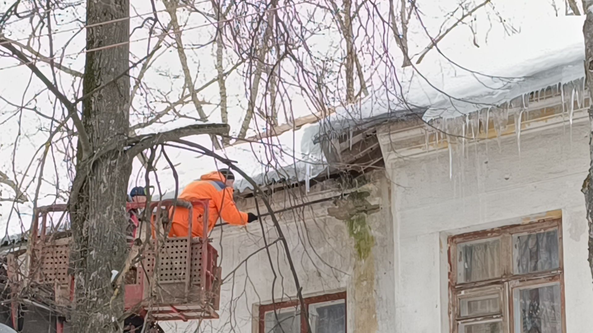 жкх, чистка кровли от снега, лобня,