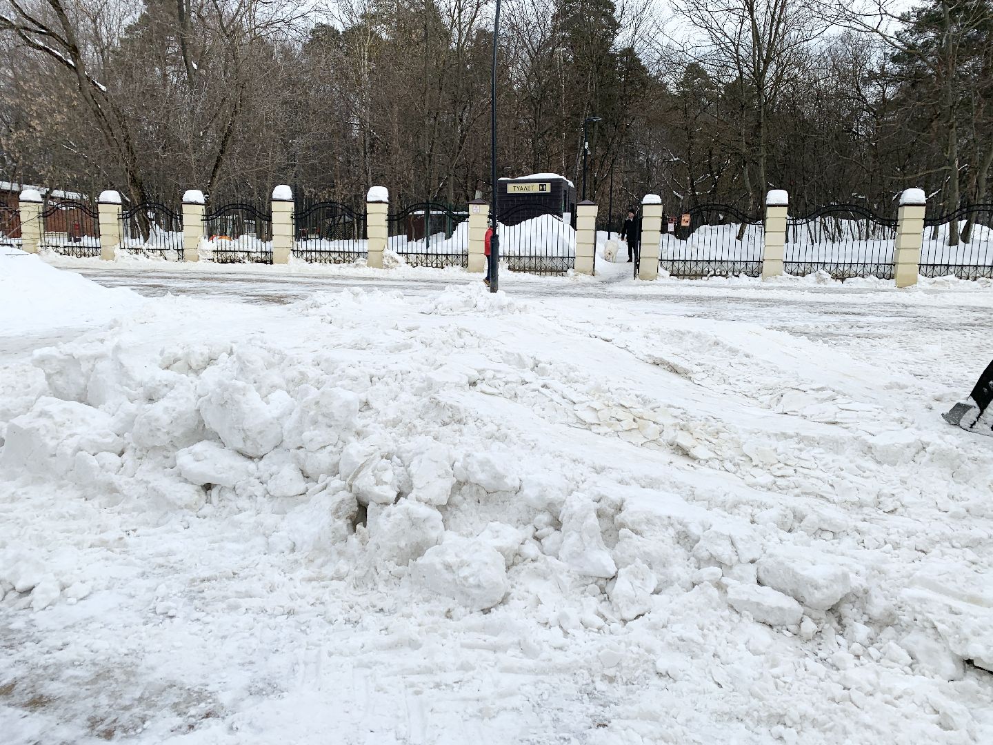 Балашиха, Подмосковье, уборка дворов, снег и наледь,