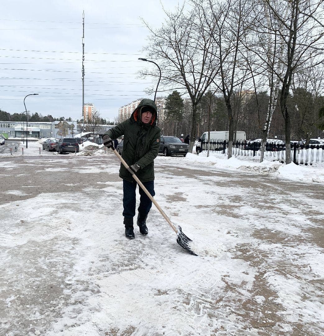 Балашиха, Подмосковье, уборка дворов, снег и наледь,