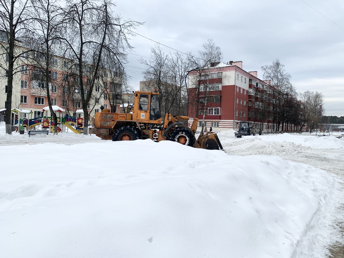Балашиха, Подмосковье, уборка дворов, снег и наледь,