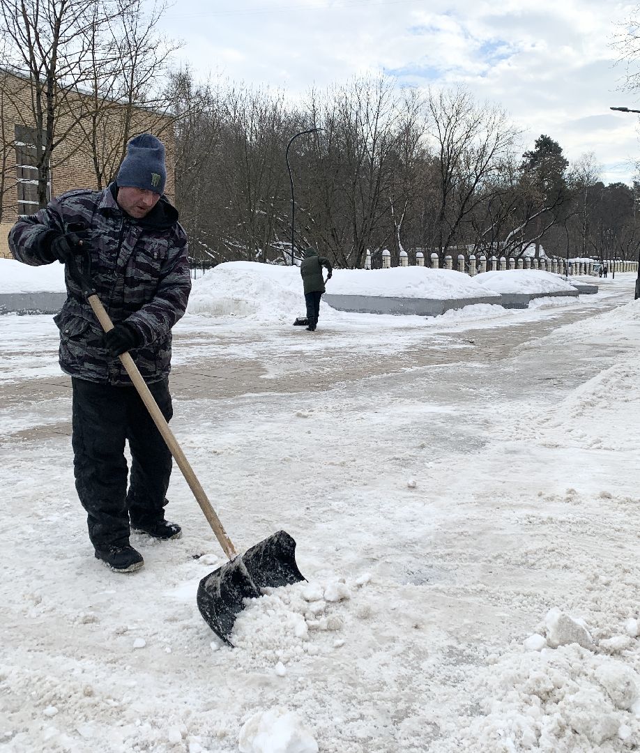 Балашиха, Подмосковье, уборка дворов, снег и наледь,
