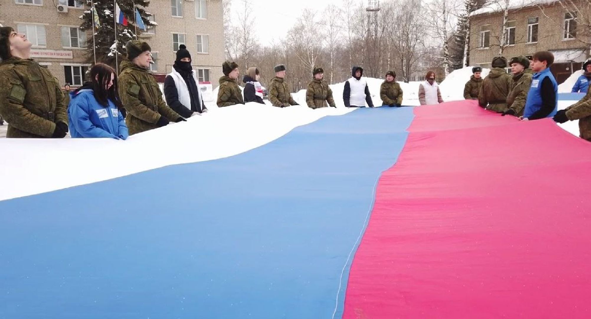 молодая гвардия, флешмоб, флаг, СВО,