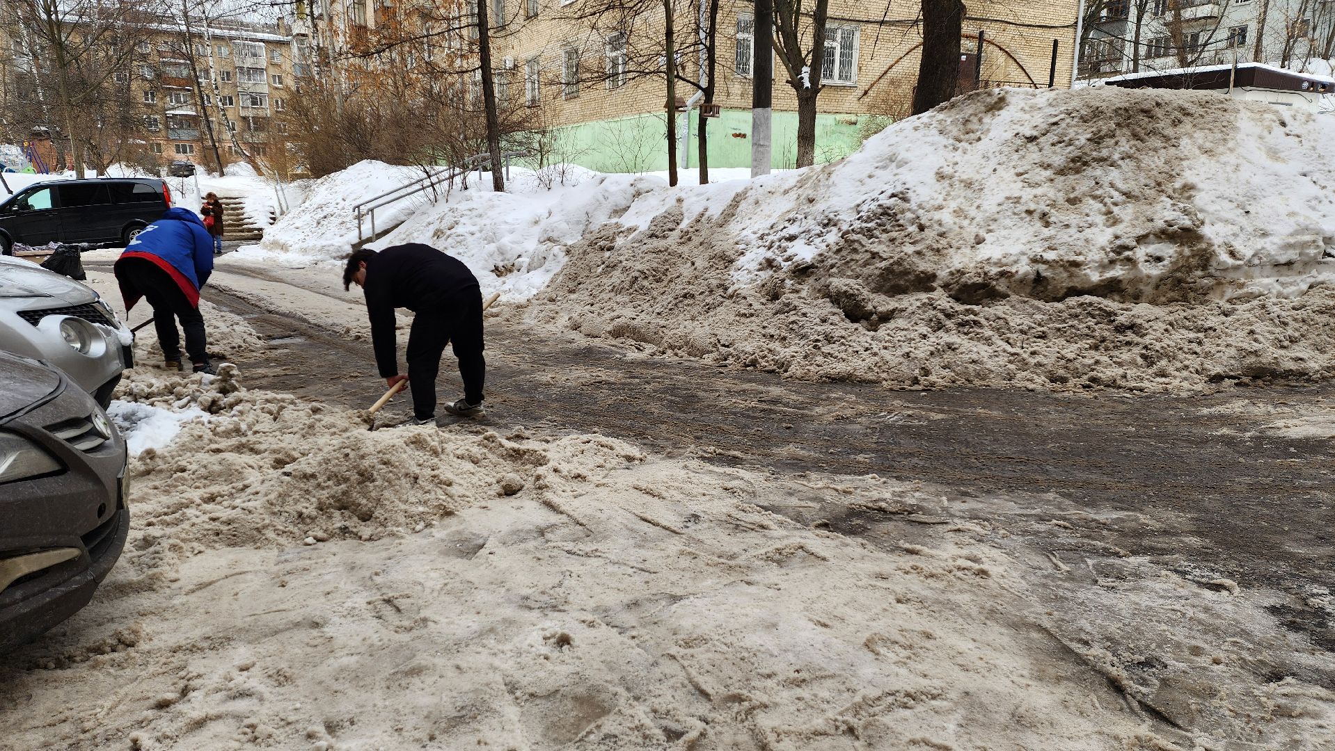 уборка снега, чистка дворов,