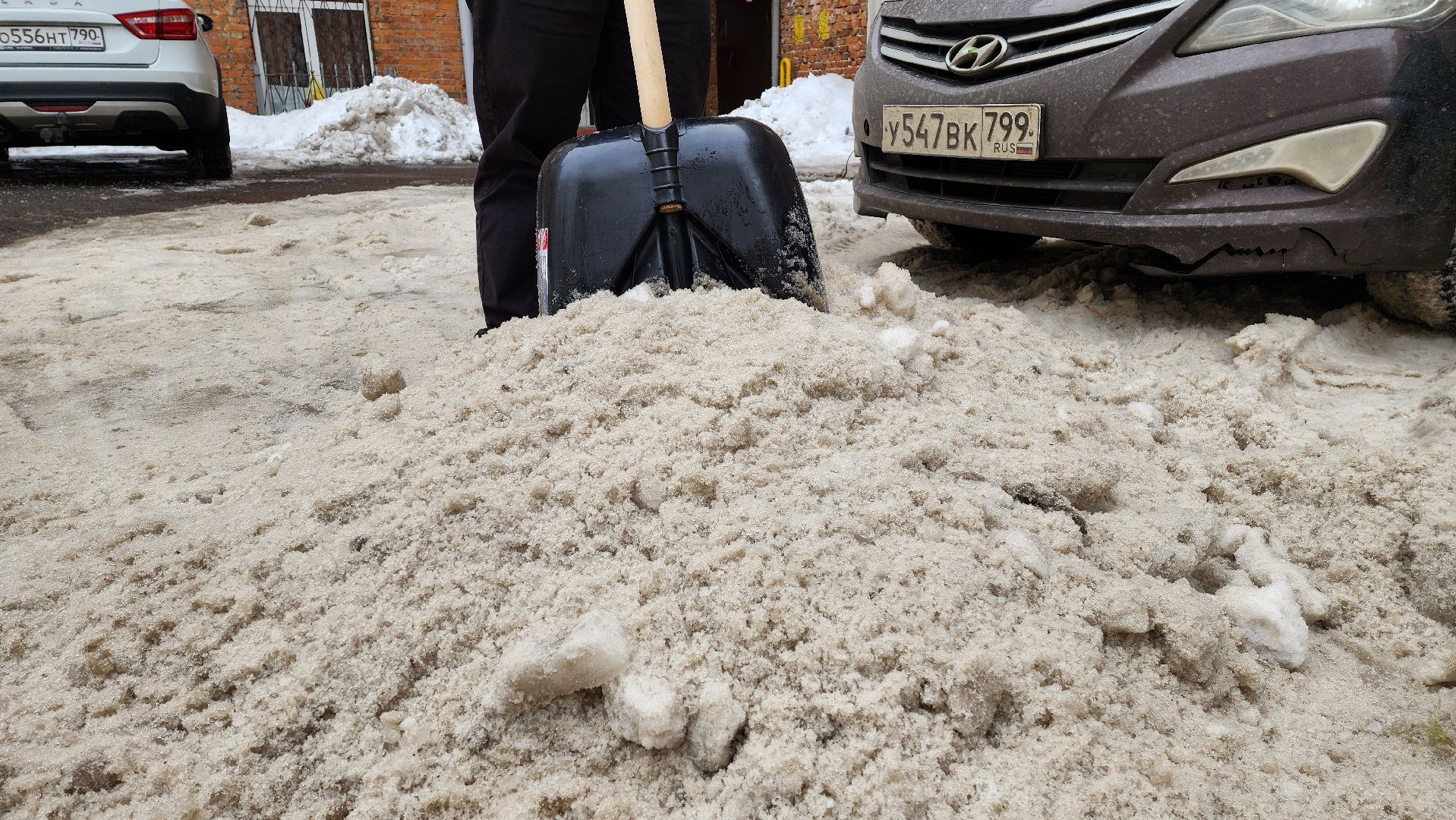 уборка снега, чистка дворов,