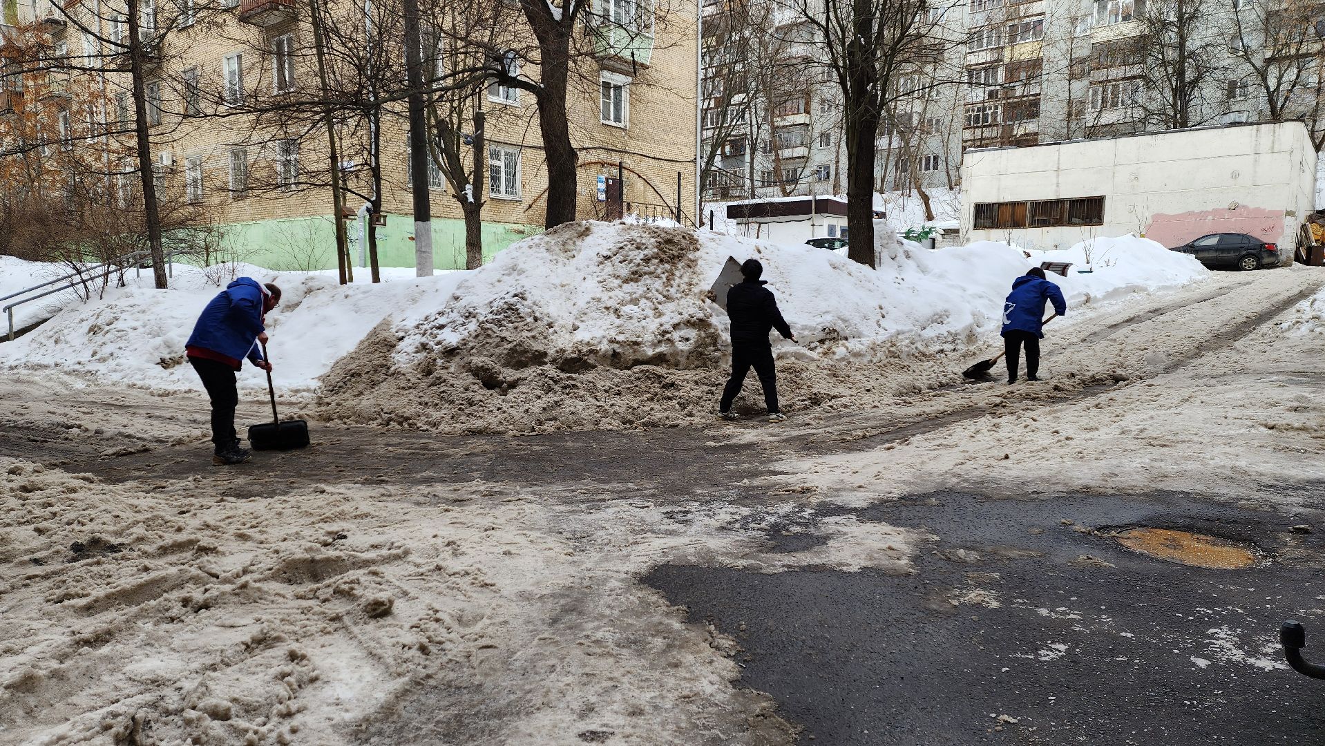 уборка снега, чистка дворов,