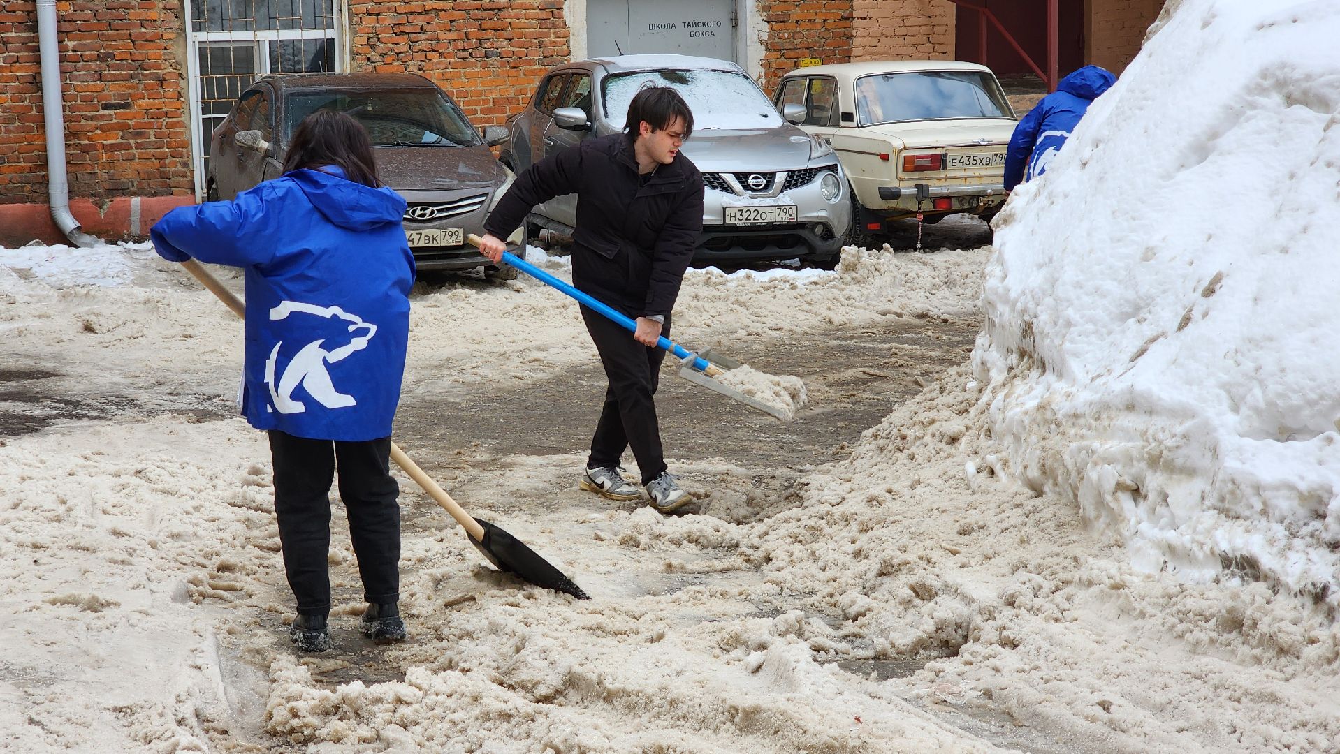 уборка снега, чистка дворов,