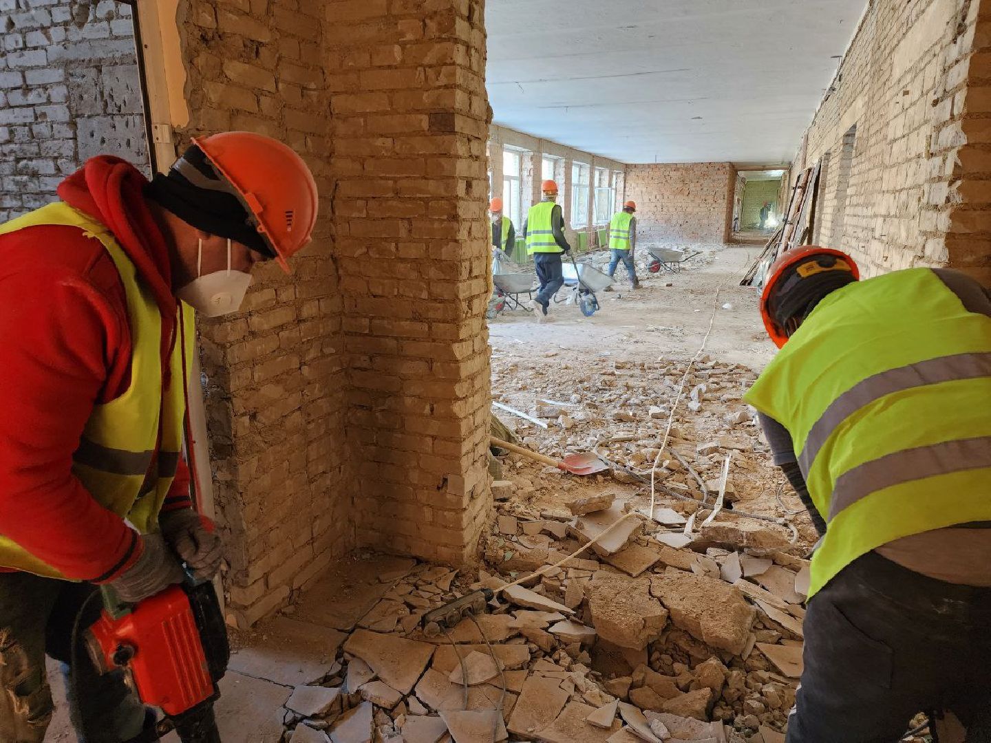 Солнечногорск, Ремонт школы, Педагоги, Рабочие, Учебный процесс,