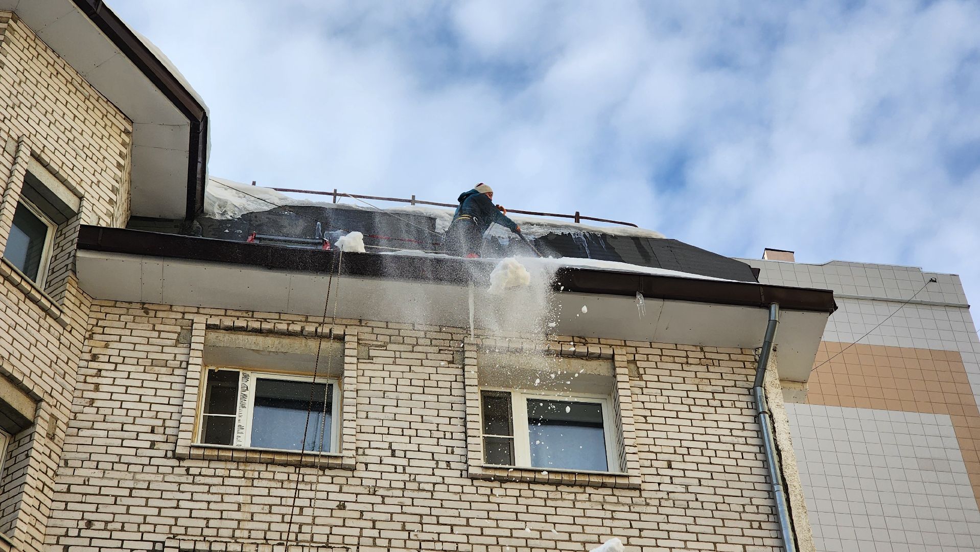 Солнечногорск, Рекинцо-2, ЖКХ, Очистка крыши, промышленные альпинисты,