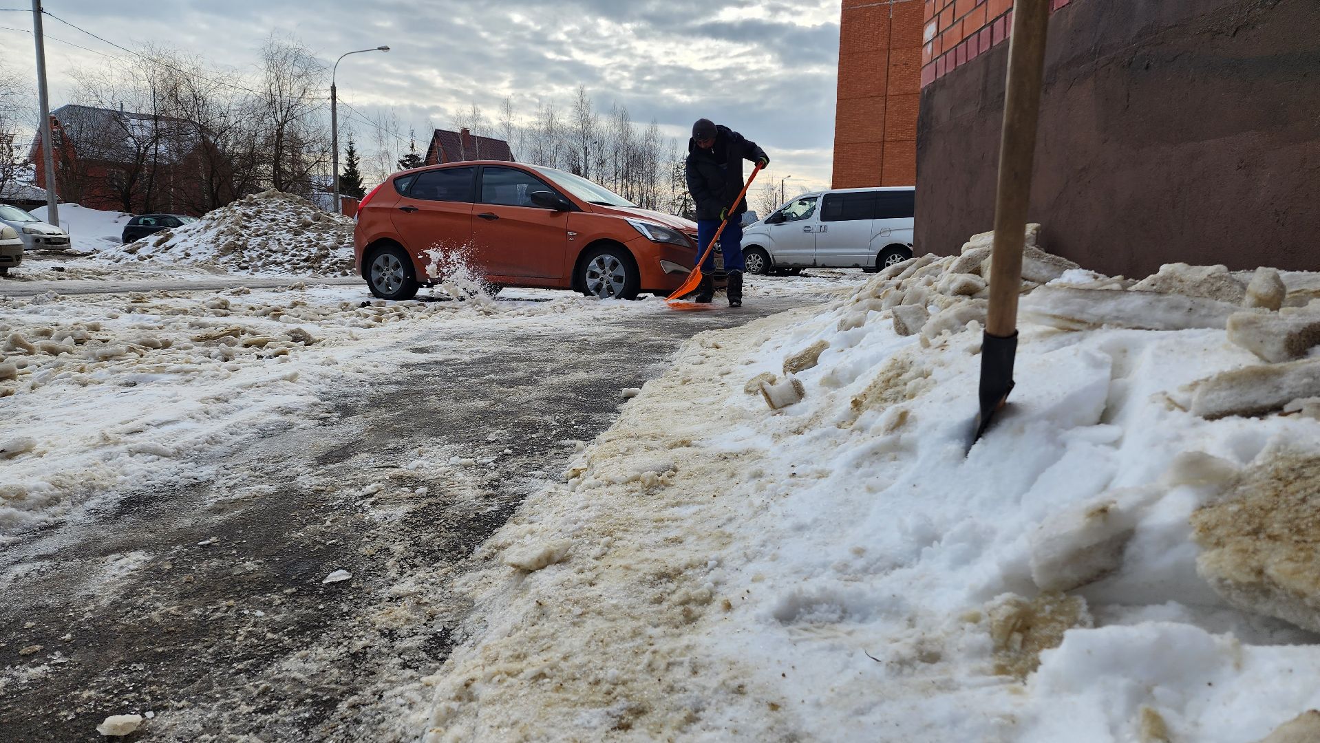 ЖКХ, Домодедово, Гололед, Подмосковье, Очистка дворов, Коммунальные службы, Дворники, обработка дорог, уборка снега и наледи,