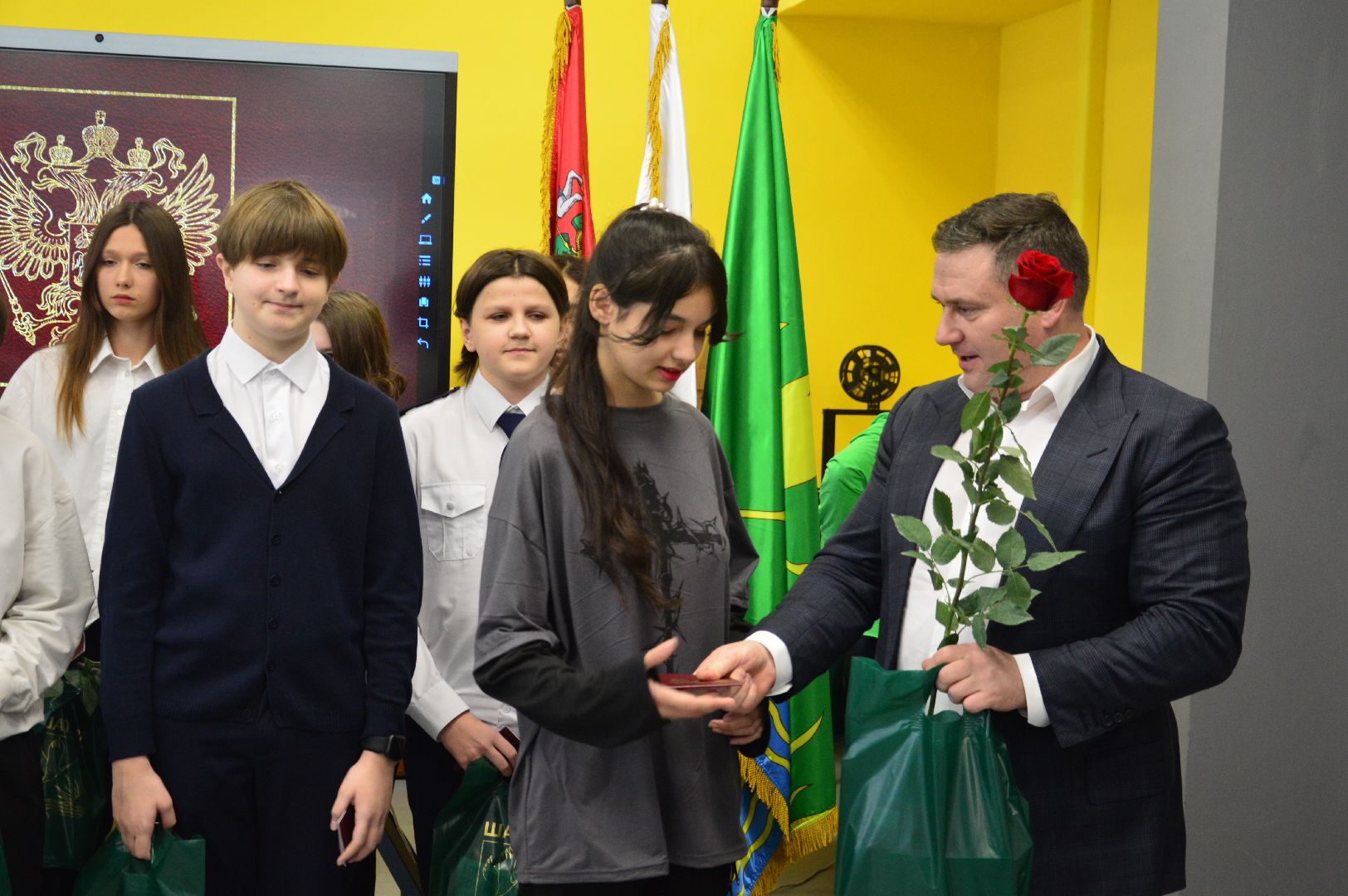 шатура, вручение паспортов, библиотека, паспорт гражданина рф, церемония награждения,