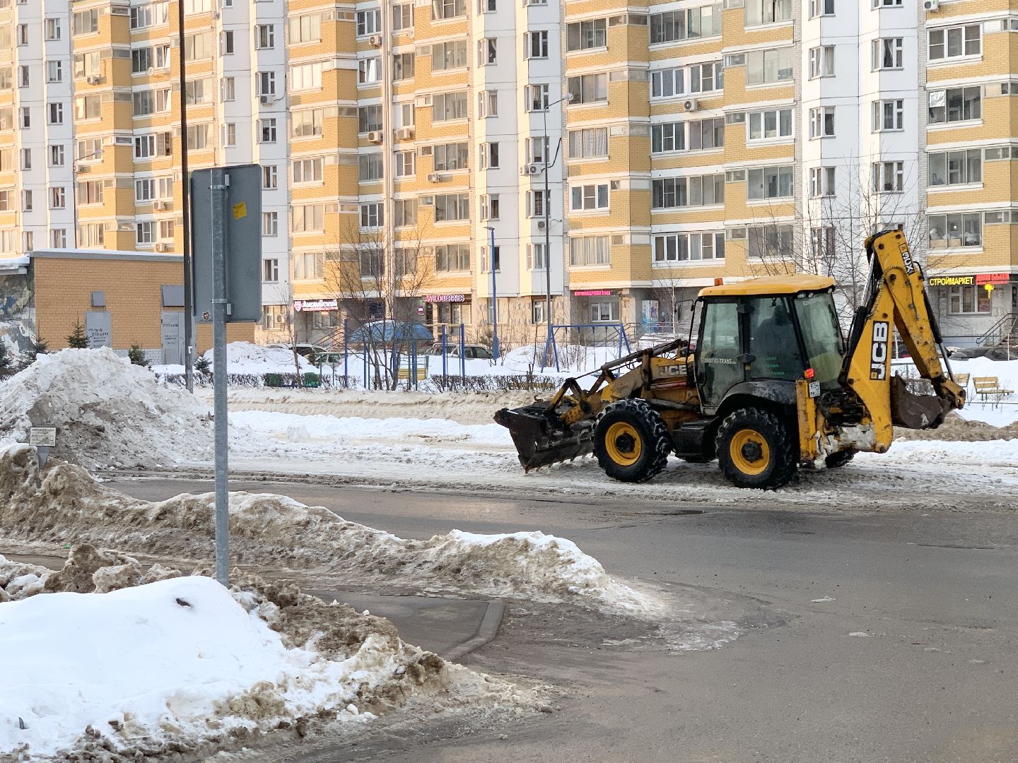 Балашиха, Подмосковье, уборка дворов, уборка снега и наледи,