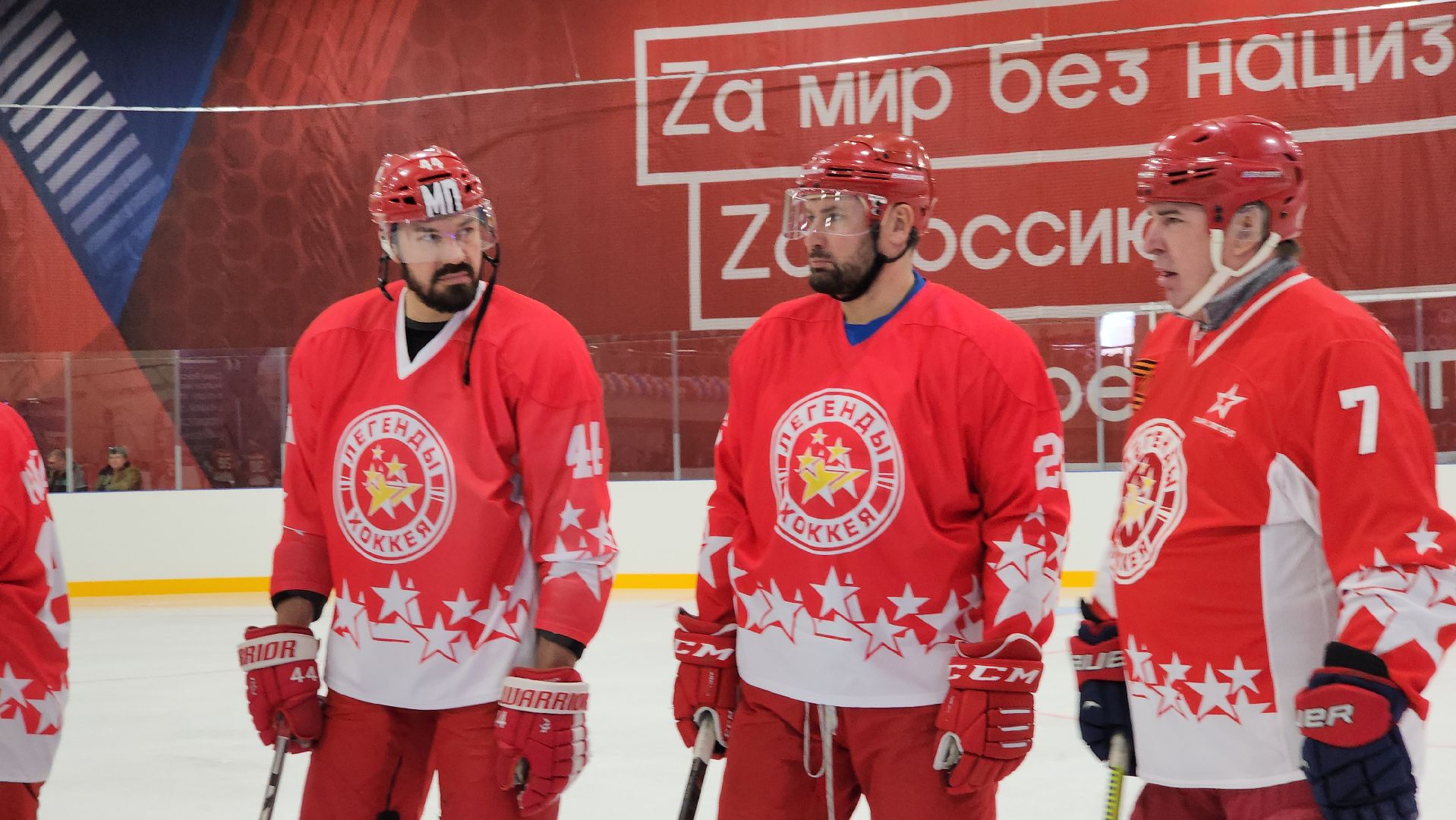 волоколамск, спорт, спорт в подмосковье, спорт подмосковья, хоккей, хоккеисты, программа губернатора, матч легенд, выходи во двор,