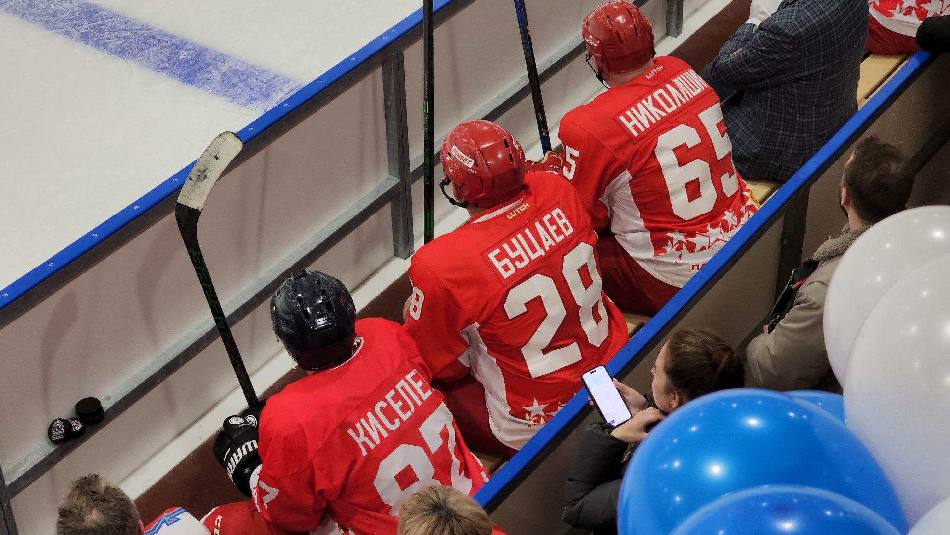 волоколамск, спорт, спорт в подмосковье, спорт подмосковья, хоккей, хоккеисты, программа губернатора, матч легенд, выходи во двор,