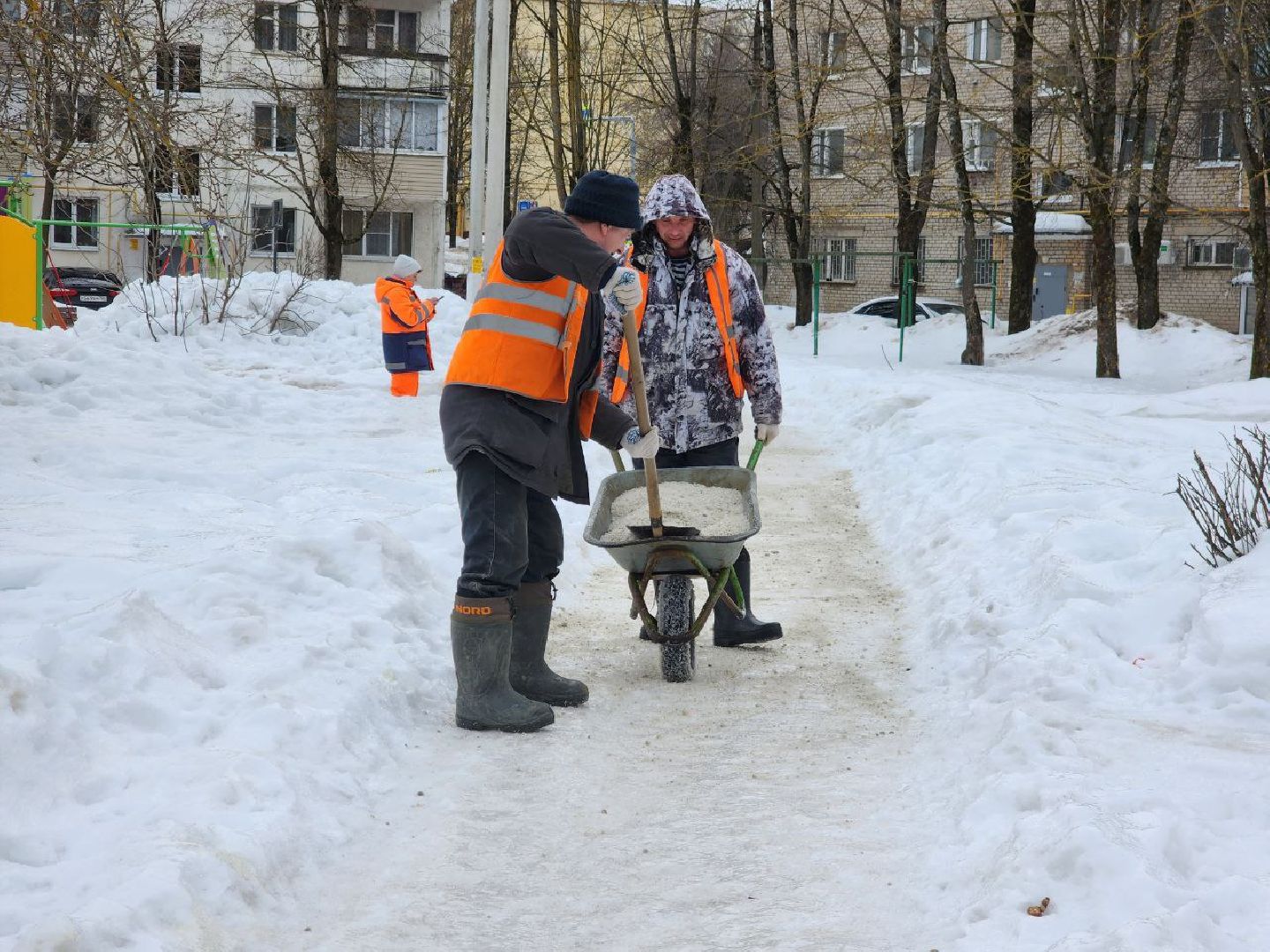 можайск, можайский городской округ, подмосковье, коммунальные службы, лед, наледь, уборка территории, дорожные службы,