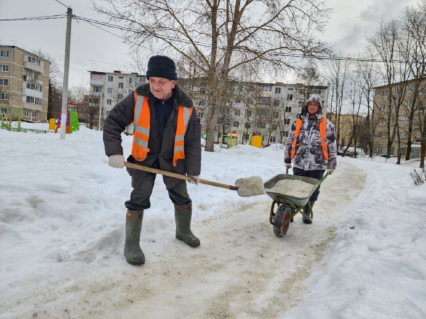 можайск, можайский городской округ, подмосковье, коммунальные службы, лед, наледь, уборка территории, дорожные службы,
