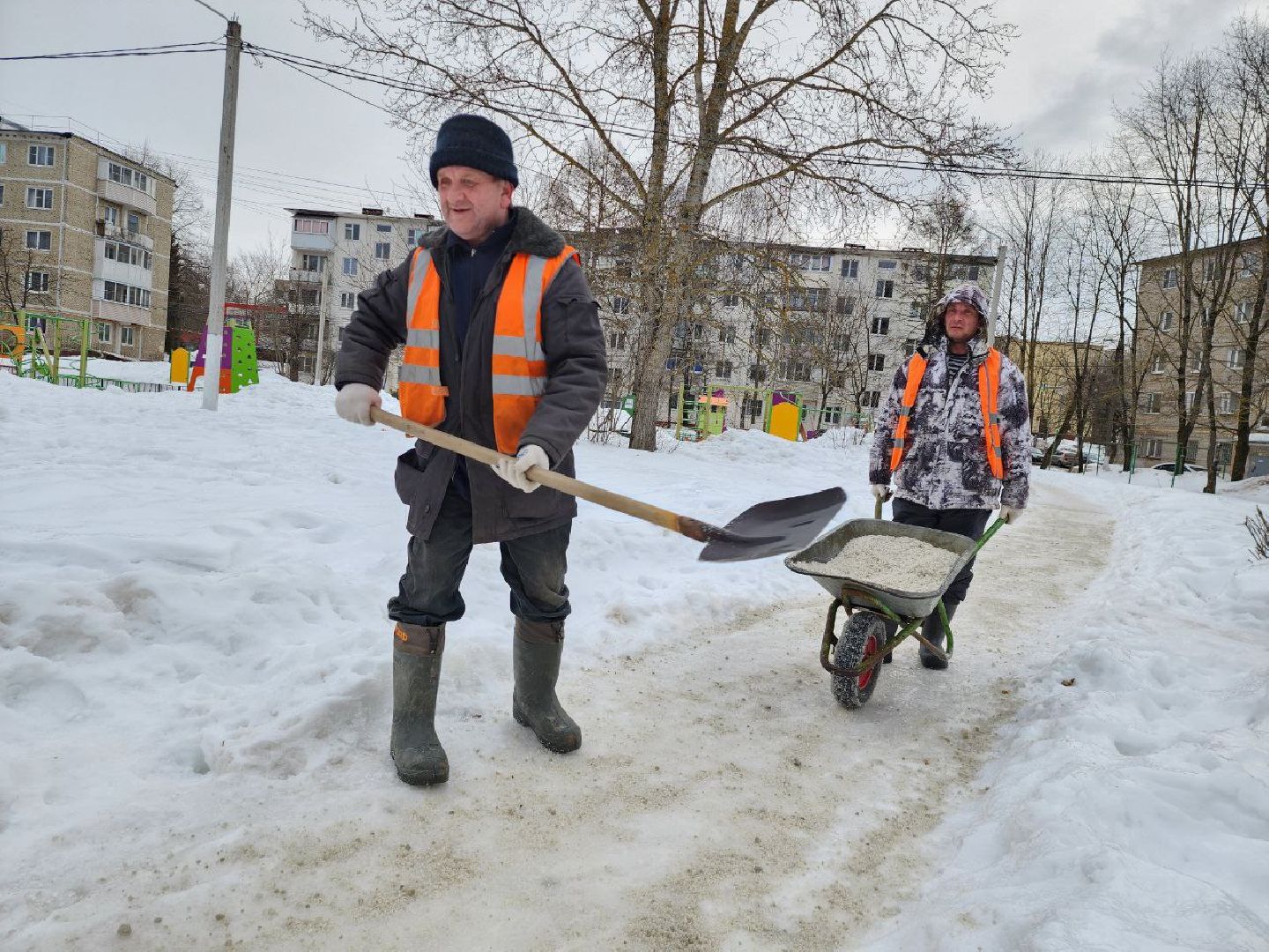 можайск, можайский городской округ, подмосковье, коммунальные службы, лед, наледь, уборка территории, дорожные службы,