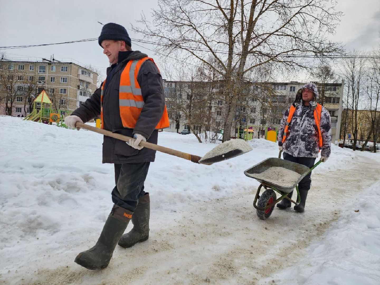 можайск, можайский городской округ, подмосковье, коммунальные службы, лед, наледь, уборка территории, дорожные службы,