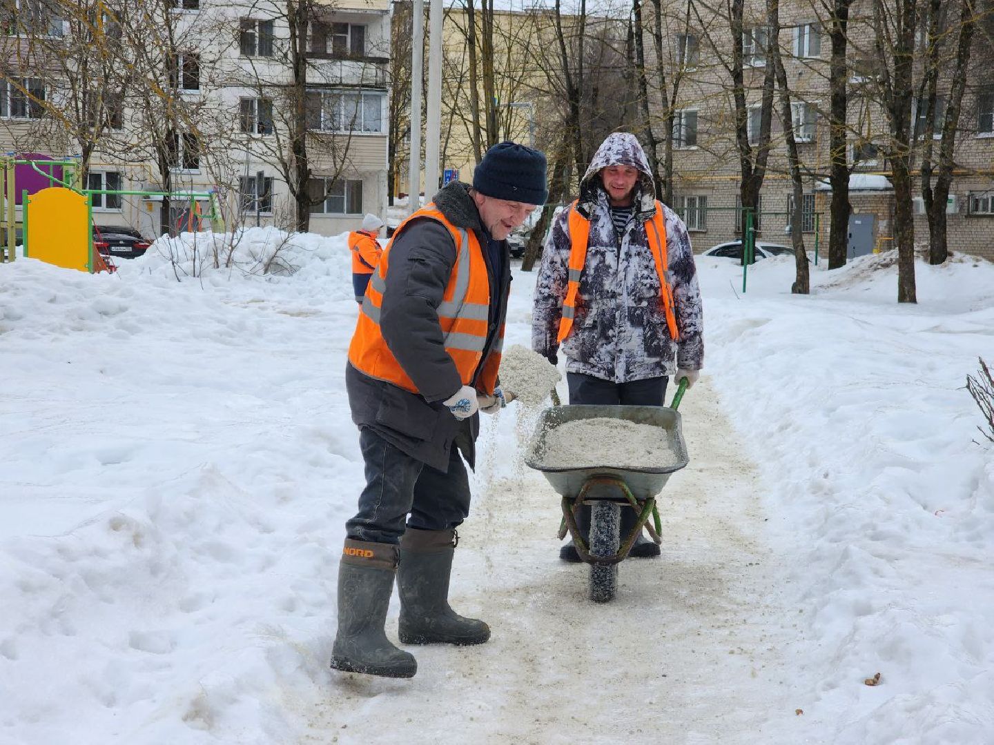 можайск, можайский городской округ, подмосковье, коммунальные службы, лед, наледь, уборка территории, дорожные службы,