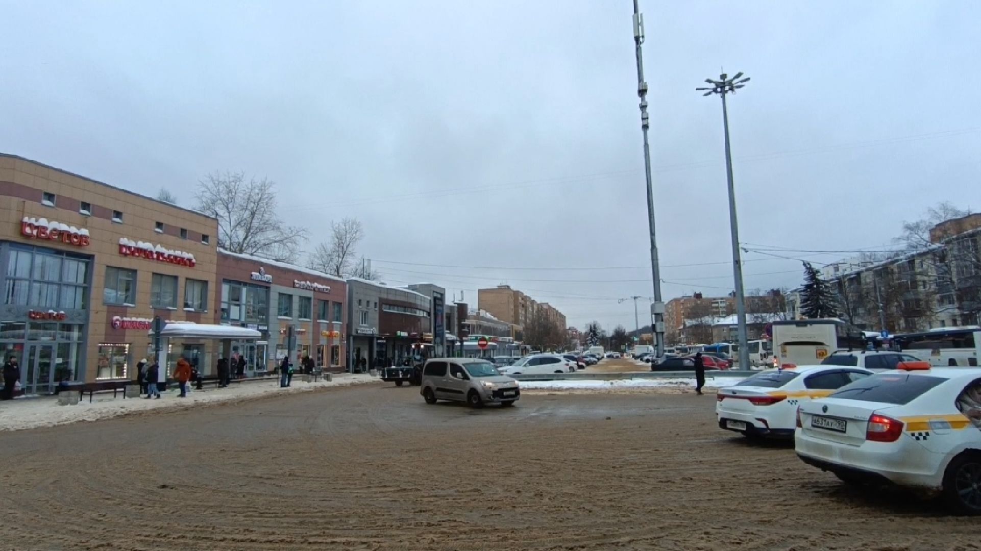 Лобня, дороги, дворы, автомобили,