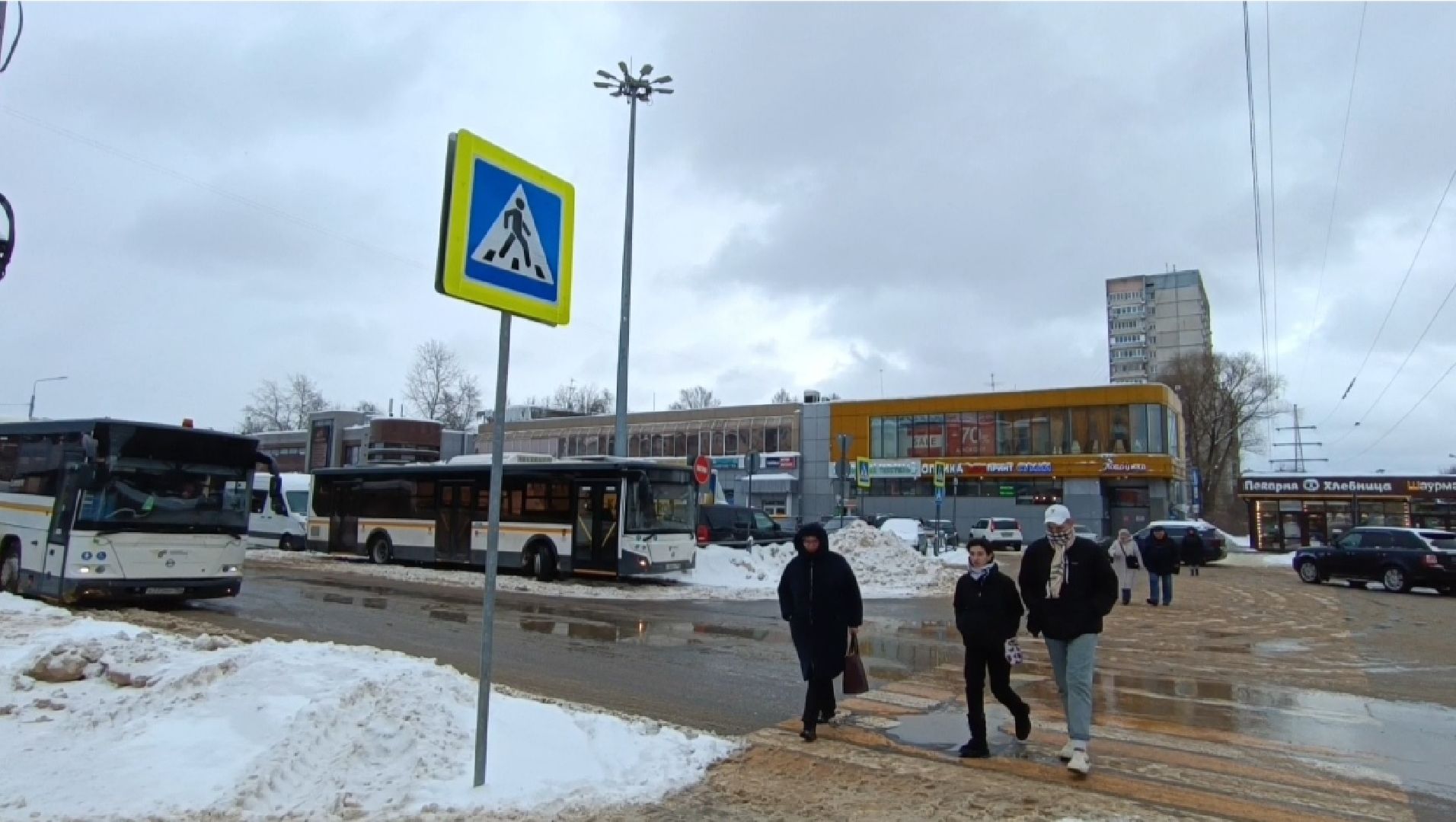 Лобня, дороги, дворы, автомобили,