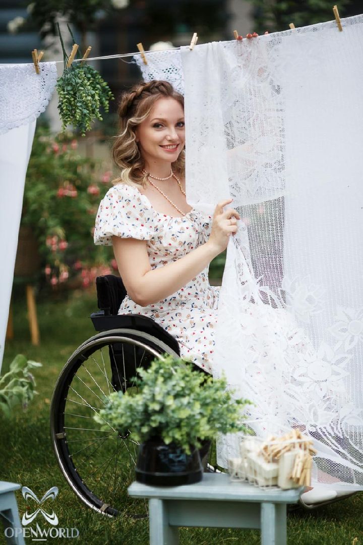 Модель, подиум, инвалид, коляска,