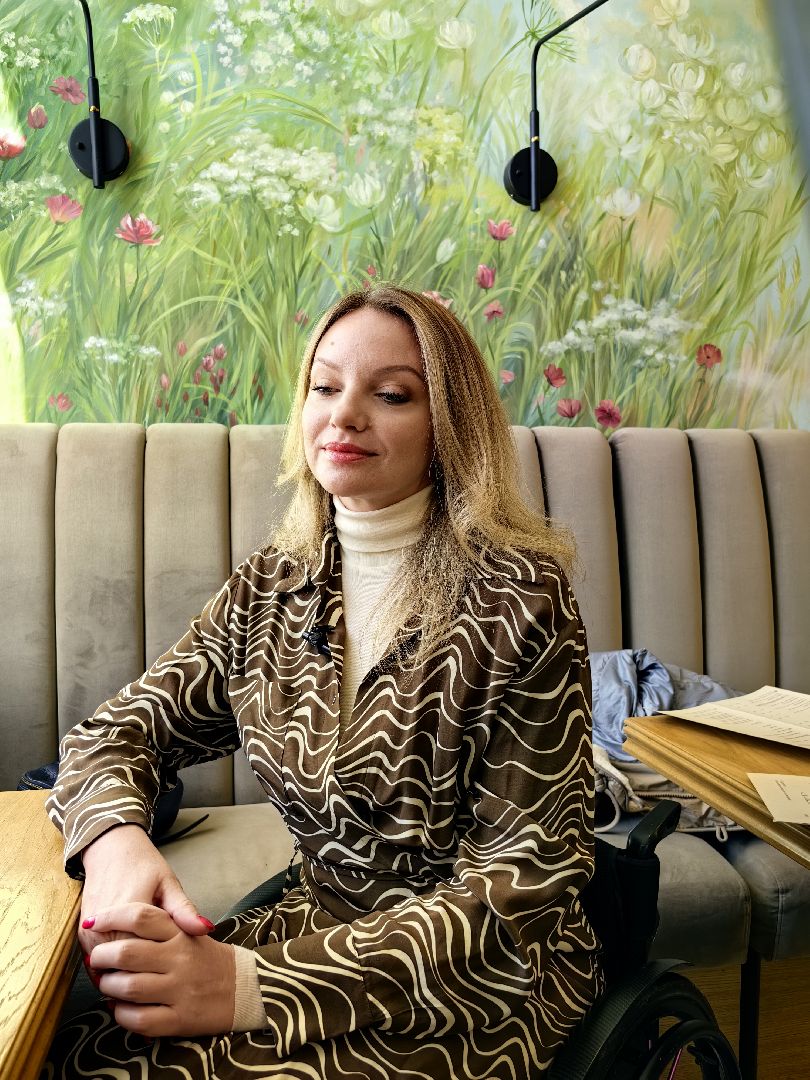 Модель, подиум, инвалид, коляска,