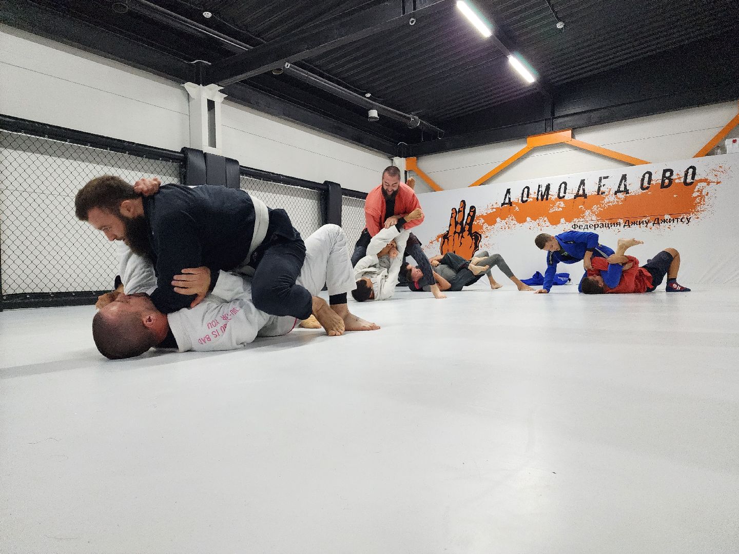 грэпплинг, единоборства, организационный сбор, Спортивный клуб, подмосковье, Домодедово, СК Пересвет, посылка в СВО, бойцам, 234 полк, Тренер, спорт в подмосковье, джиу-джитсу, Удушающий прием, Посылки бойцам, гуманитарный сбор, Татами, мастер класс, Мастер спорта, чемпион мира, Чемпион России, Ильяс Сулейманов,