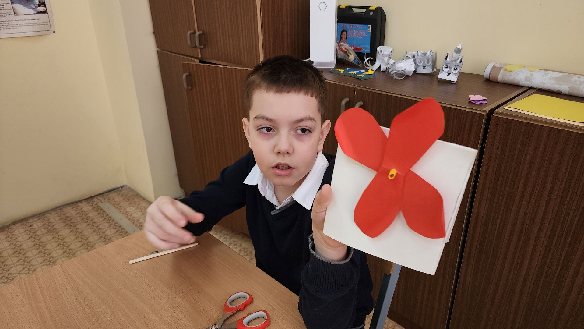 кашира, школа современного дизайна, цдо, конкурс науки и творчества, мельница, картон, бумага, юный дизайнер,