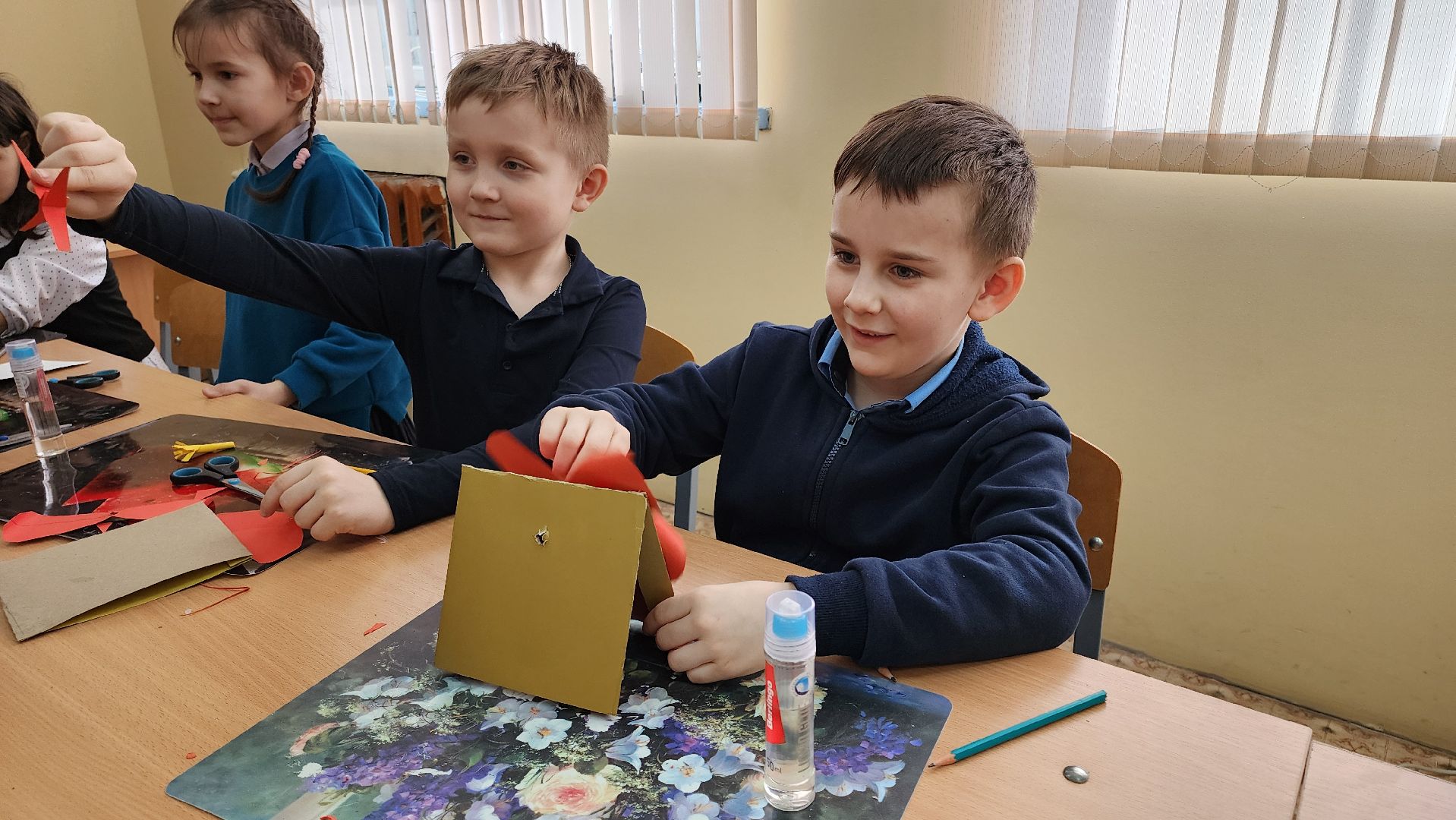 кашира, школа современного дизайна, цдо, конкурс науки и творчества, мельница, картон, бумага, юный дизайнер,