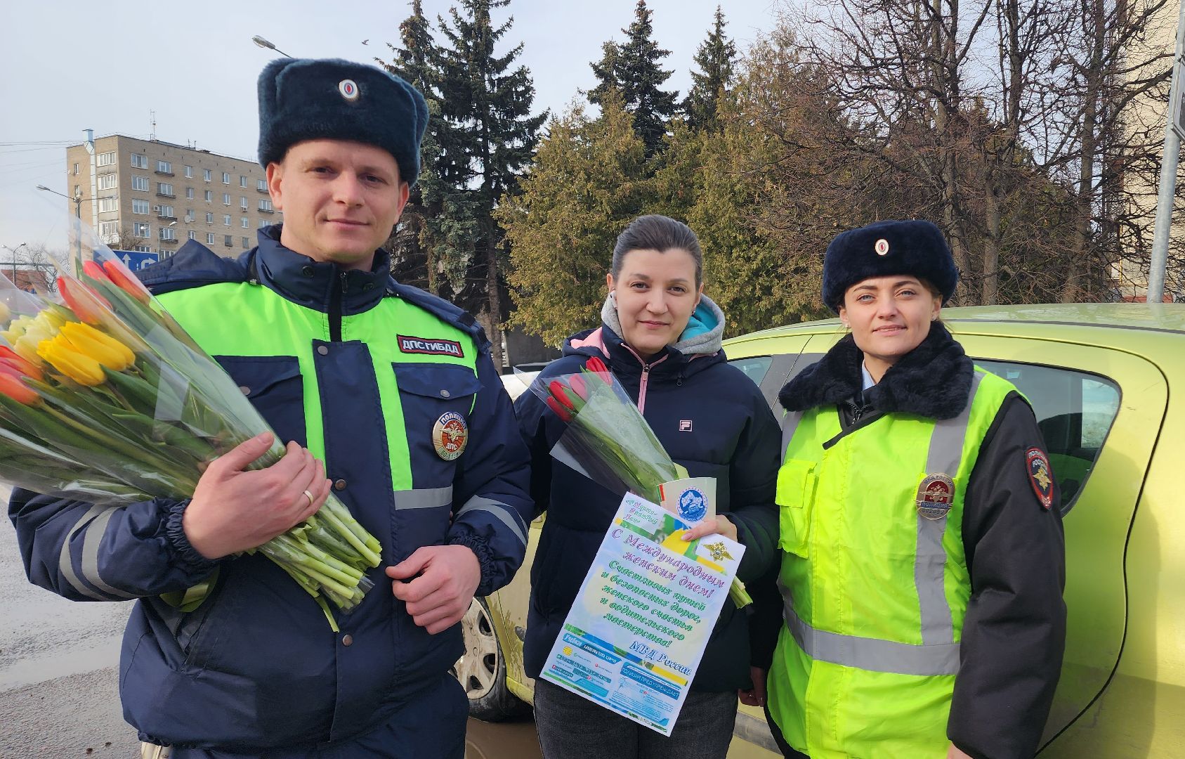 домодедово, подмосковье, ОГИБДД, Госавтоинспекция, Цветы автоледи, 8 марта, Международный женский день, Праздничный рейд, Полиция, Автоледи, Тюльпаны,