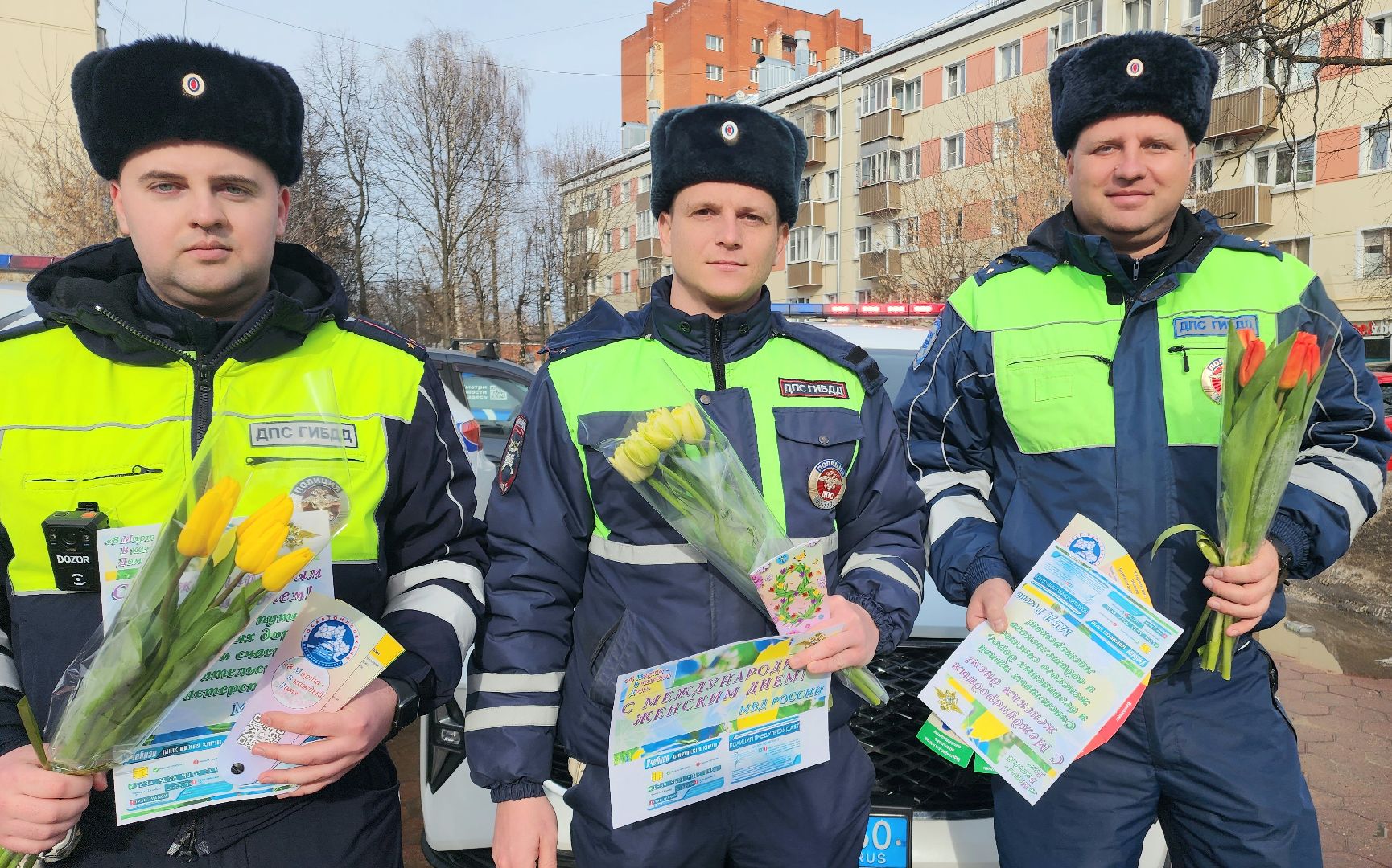 домодедово, подмосковье, ОГИБДД, Госавтоинспекция, Цветы автоледи, 8 марта, Международный женский день, Праздничный рейд, Полиция, Автоледи, Тюльпаны,