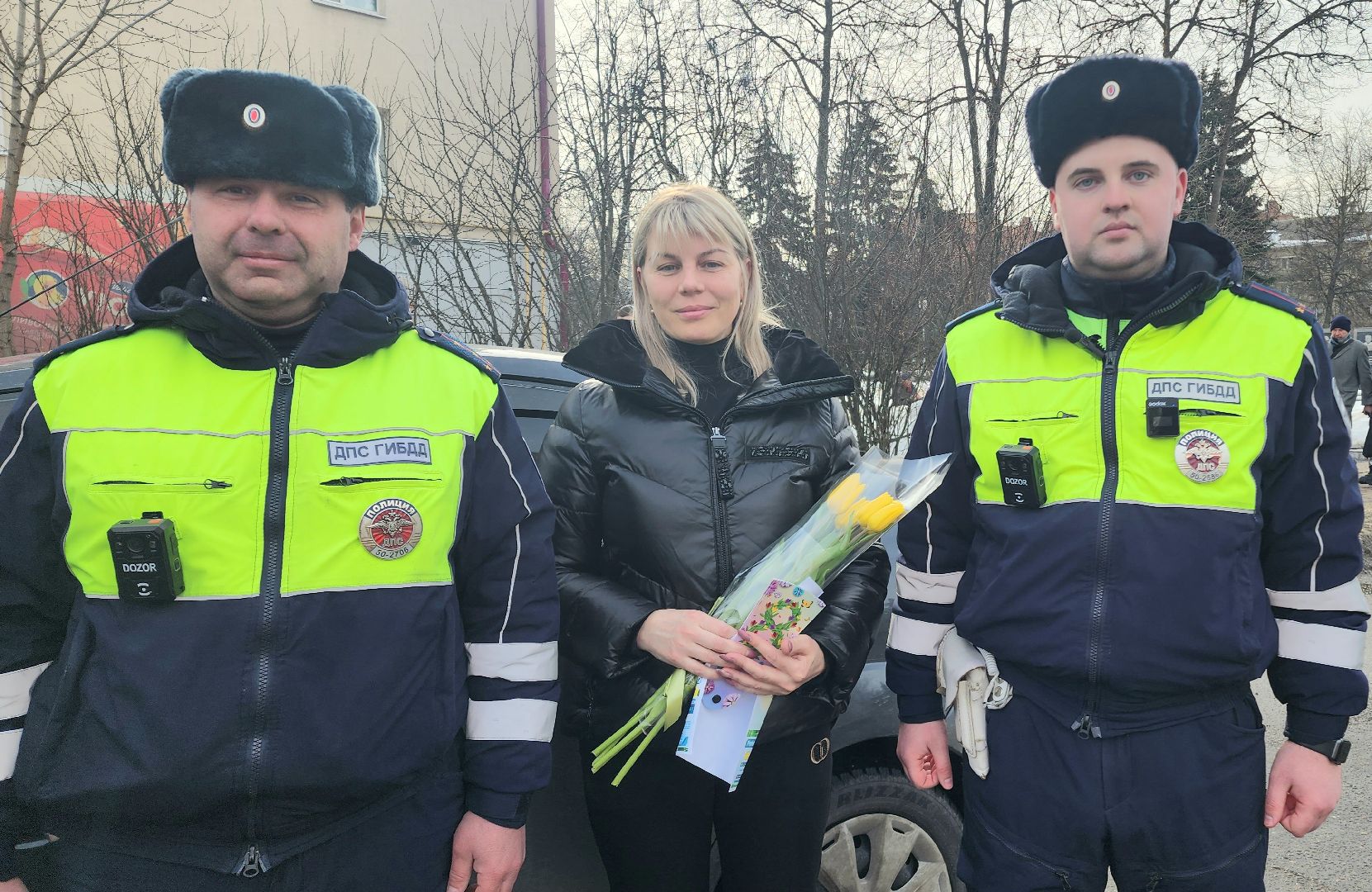 домодедово, подмосковье, ОГИБДД, Госавтоинспекция, Цветы автоледи, 8 марта, Международный женский день, Праздничный рейд, Полиция, Автоледи, Тюльпаны,