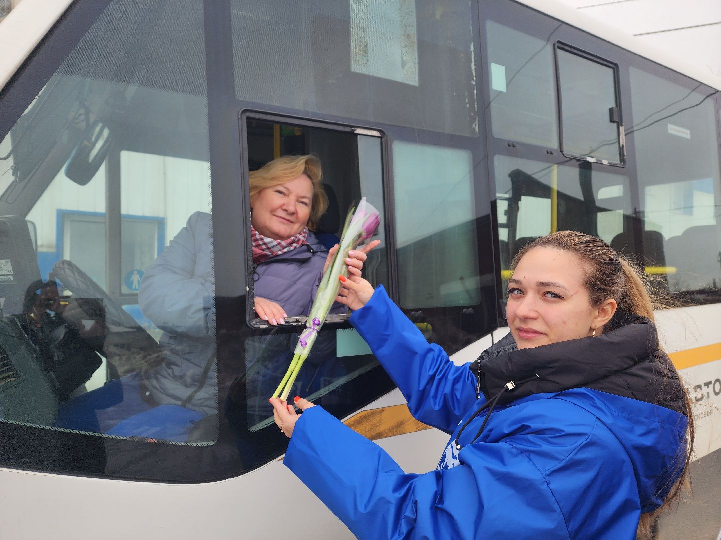 воскресенск, 8 марта, женщины, автобусы,