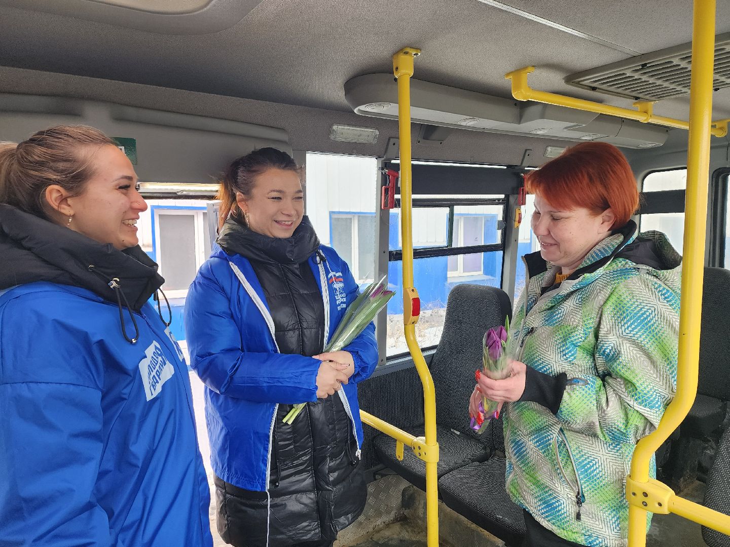 воскресенск, 8 марта, женщины, автобусы,