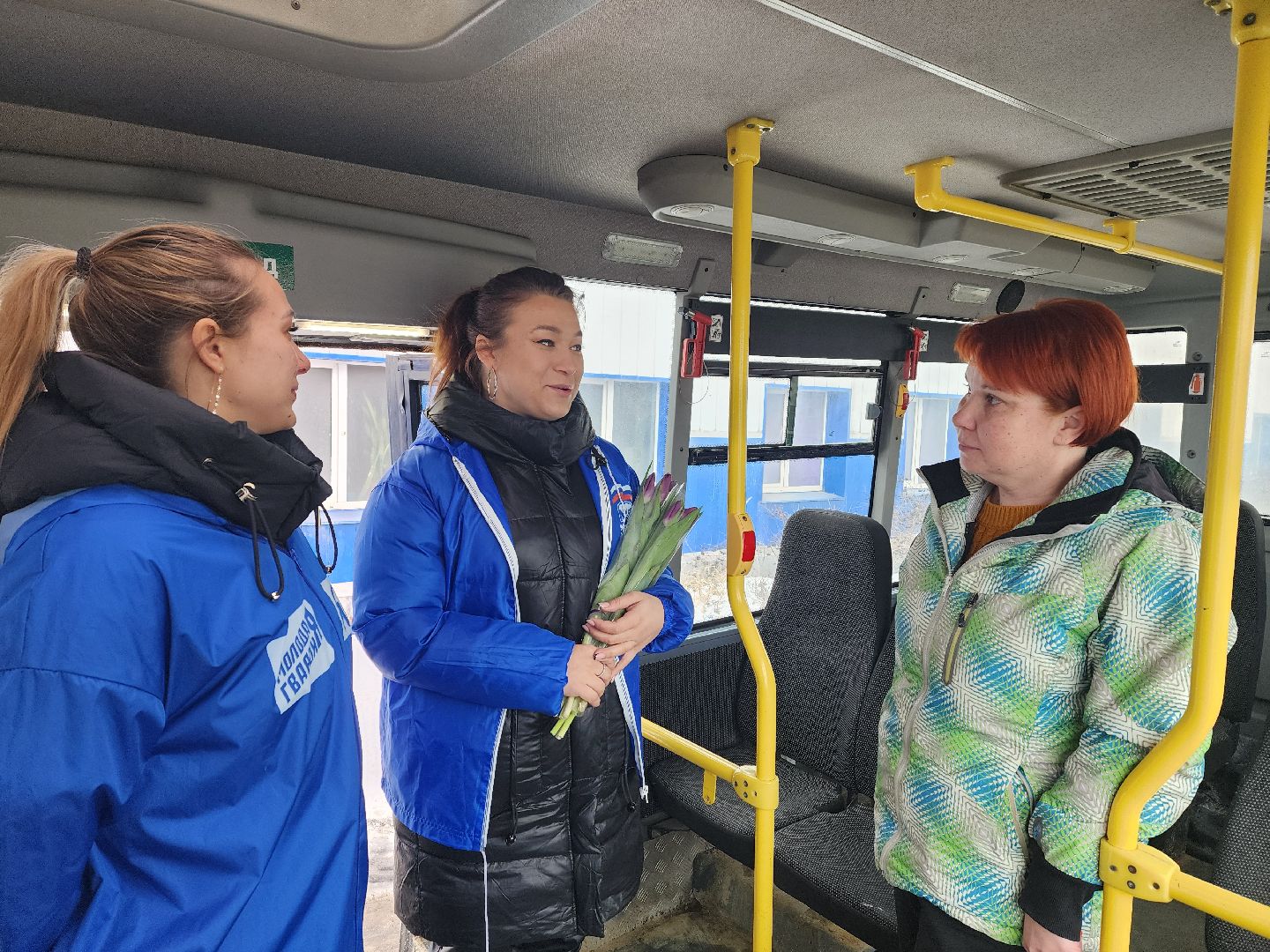 воскресенск, 8 марта, женщины, автобусы,