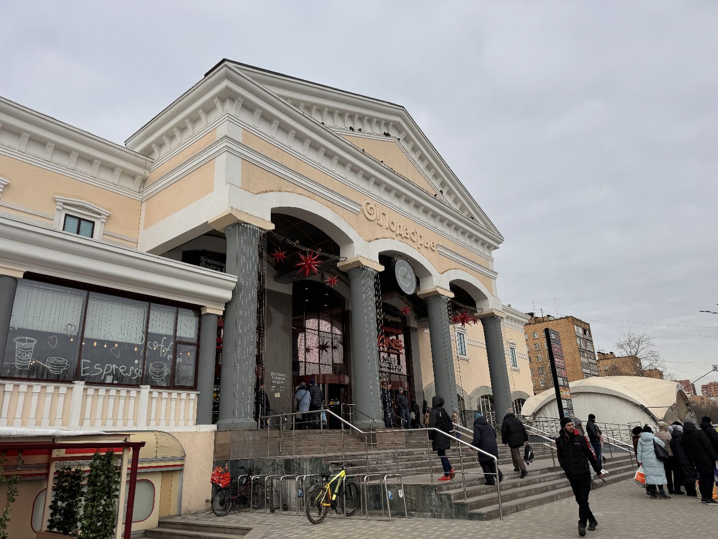 Одинцово, Цветочный базар, 8 марта,