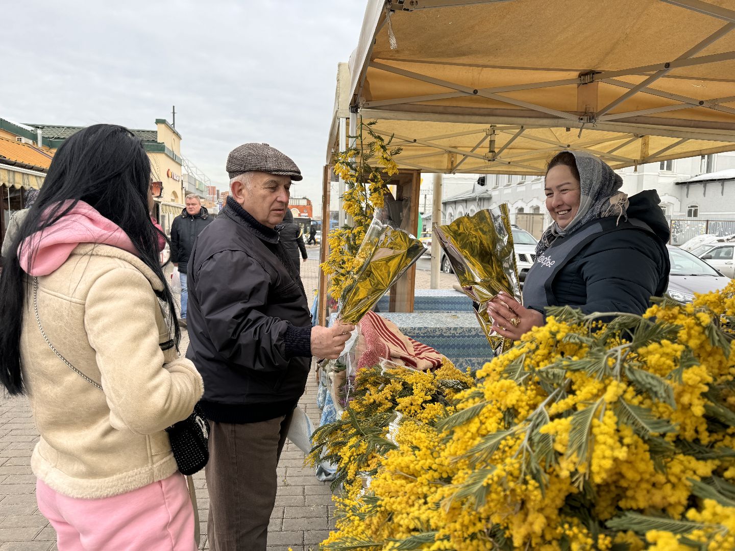 Одинцово, Цветочный базар, 8 марта,