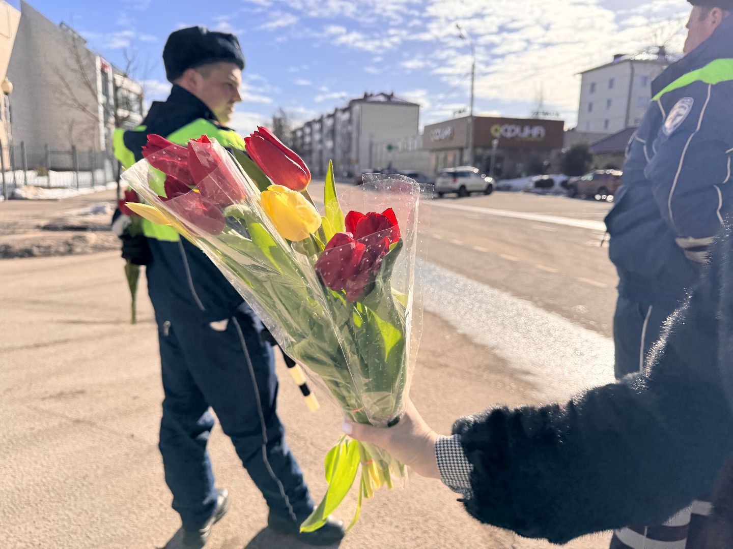шаховская, букет для автоледи, госавтоинспекторы,