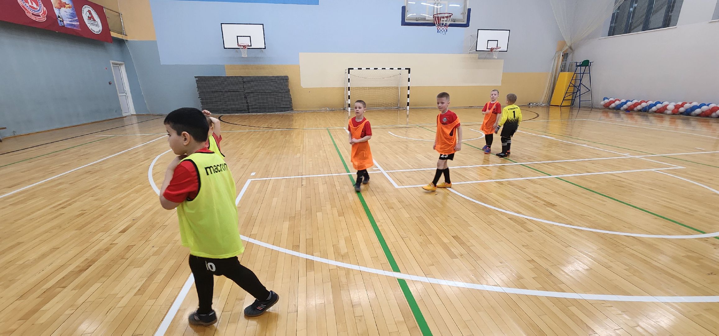 женщина-тренер, Стадион Авангард, Домодедово, футбол,