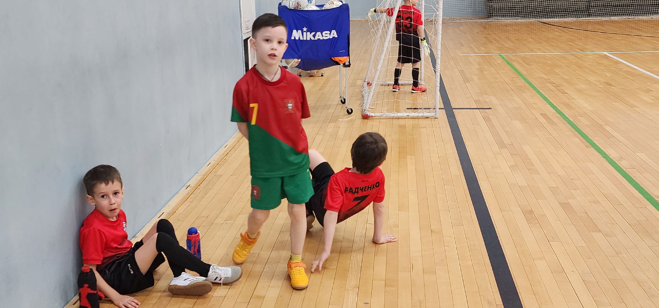 женщина-тренер, Стадион Авангард, Домодедово, футбол,