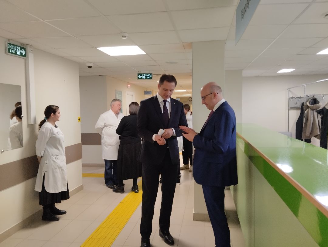 Депутат, поликлиника