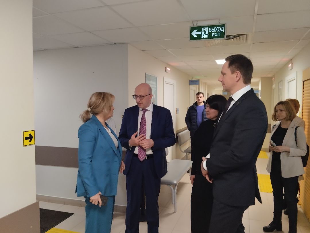 Депутат, поликлиника