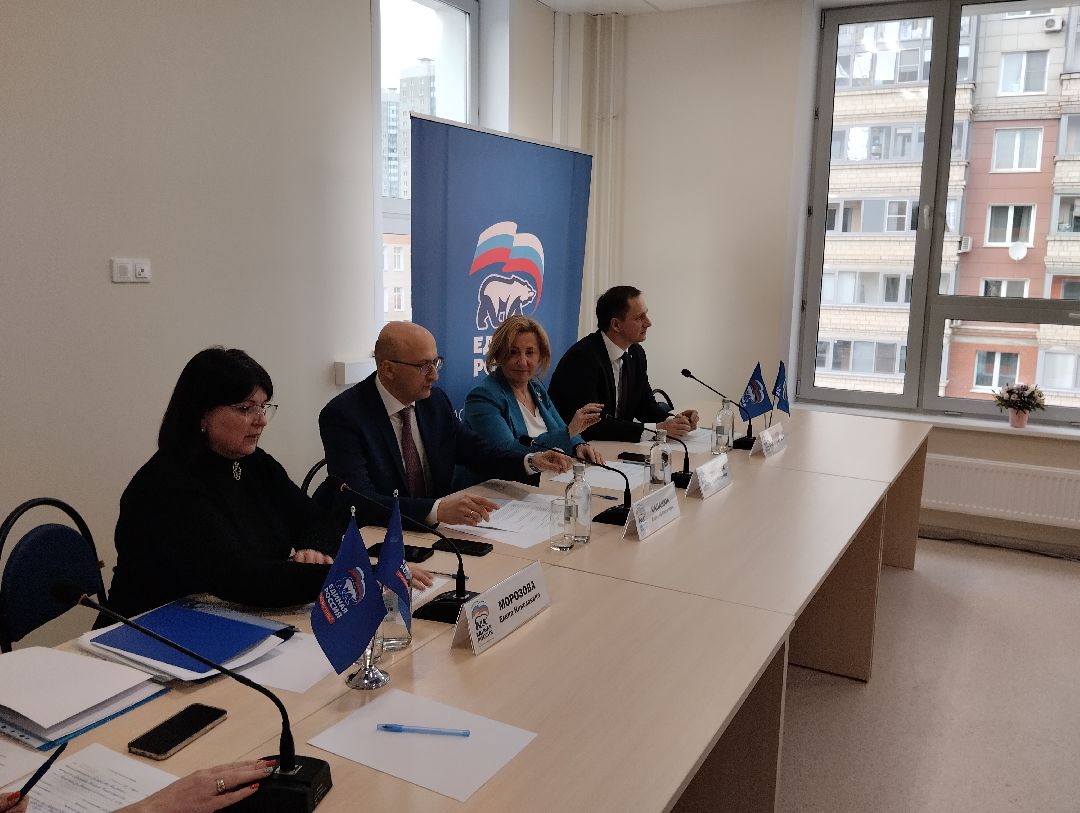 Депутат, поликлиника