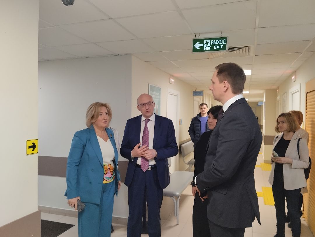 Депутат, поликлиника