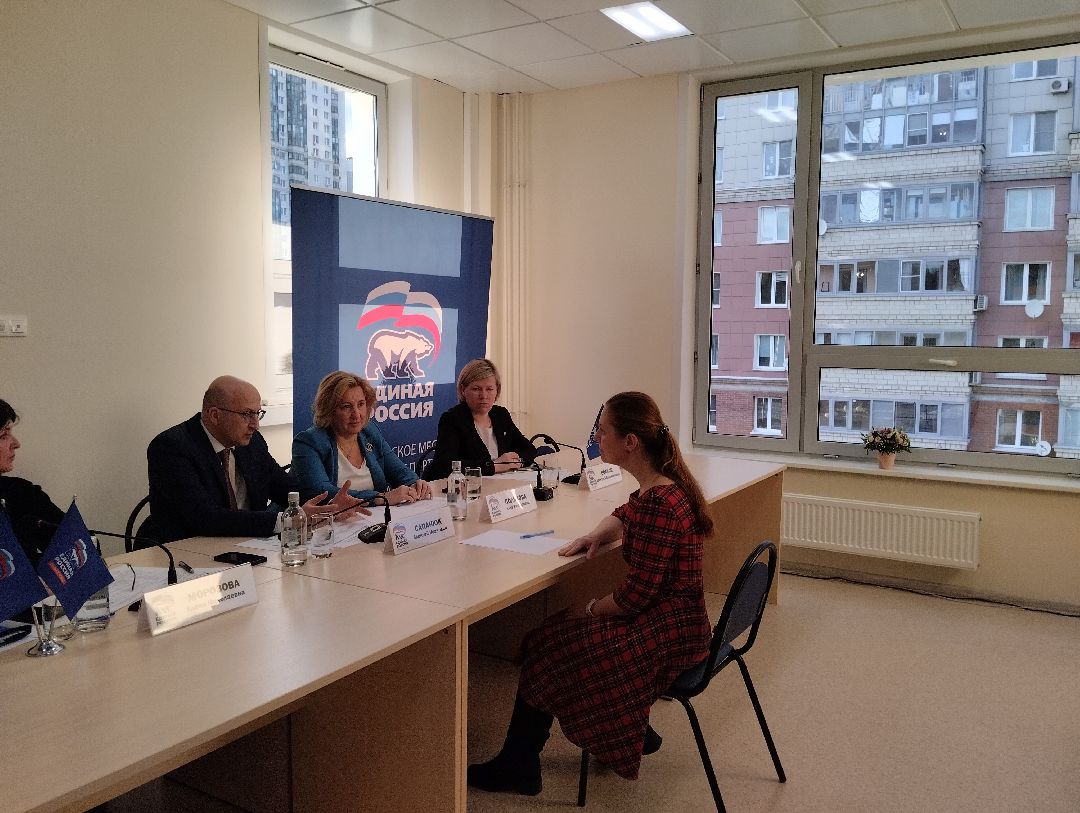 Депутат, поликлиника