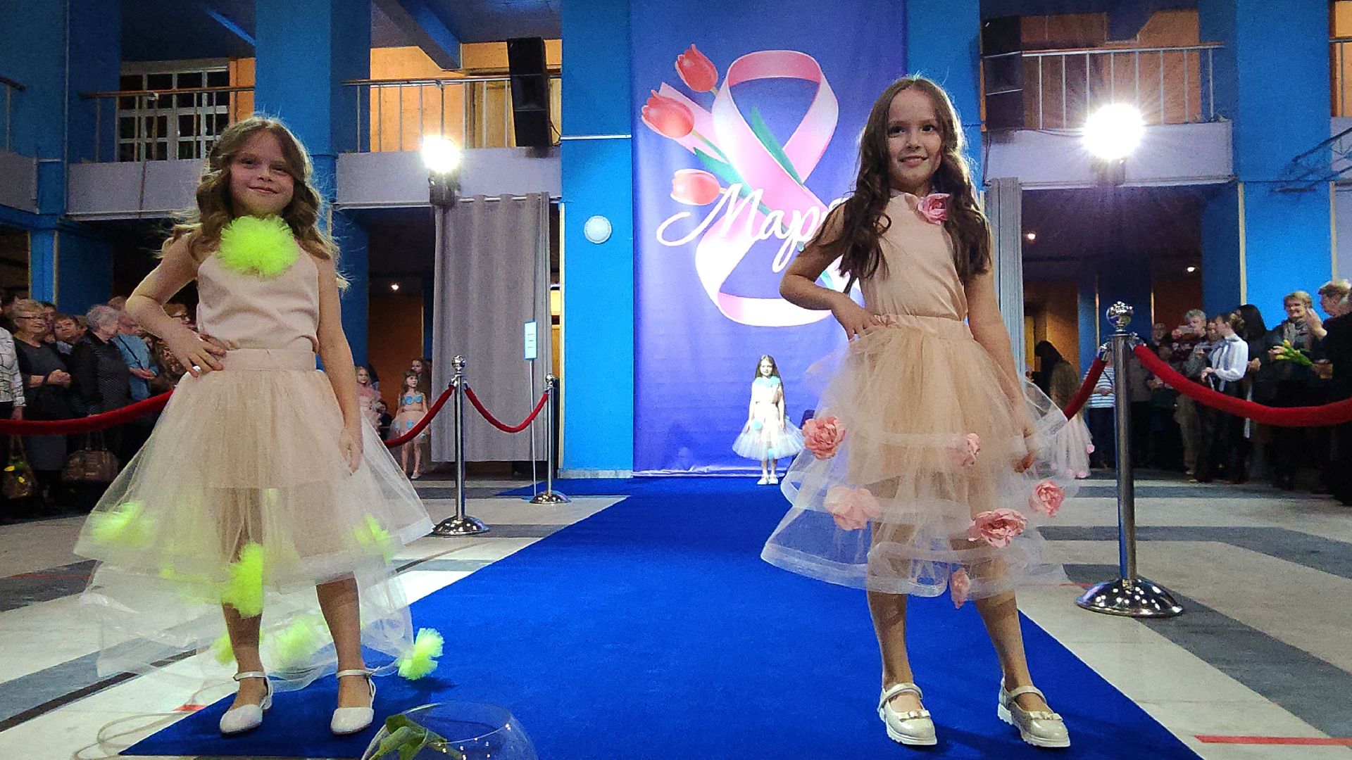 электросталь, мой город, жители города, праздник, 8 марта, концерт, дефиле, дефиле костюмов, депутат, депутат государственной думы, депутаты,