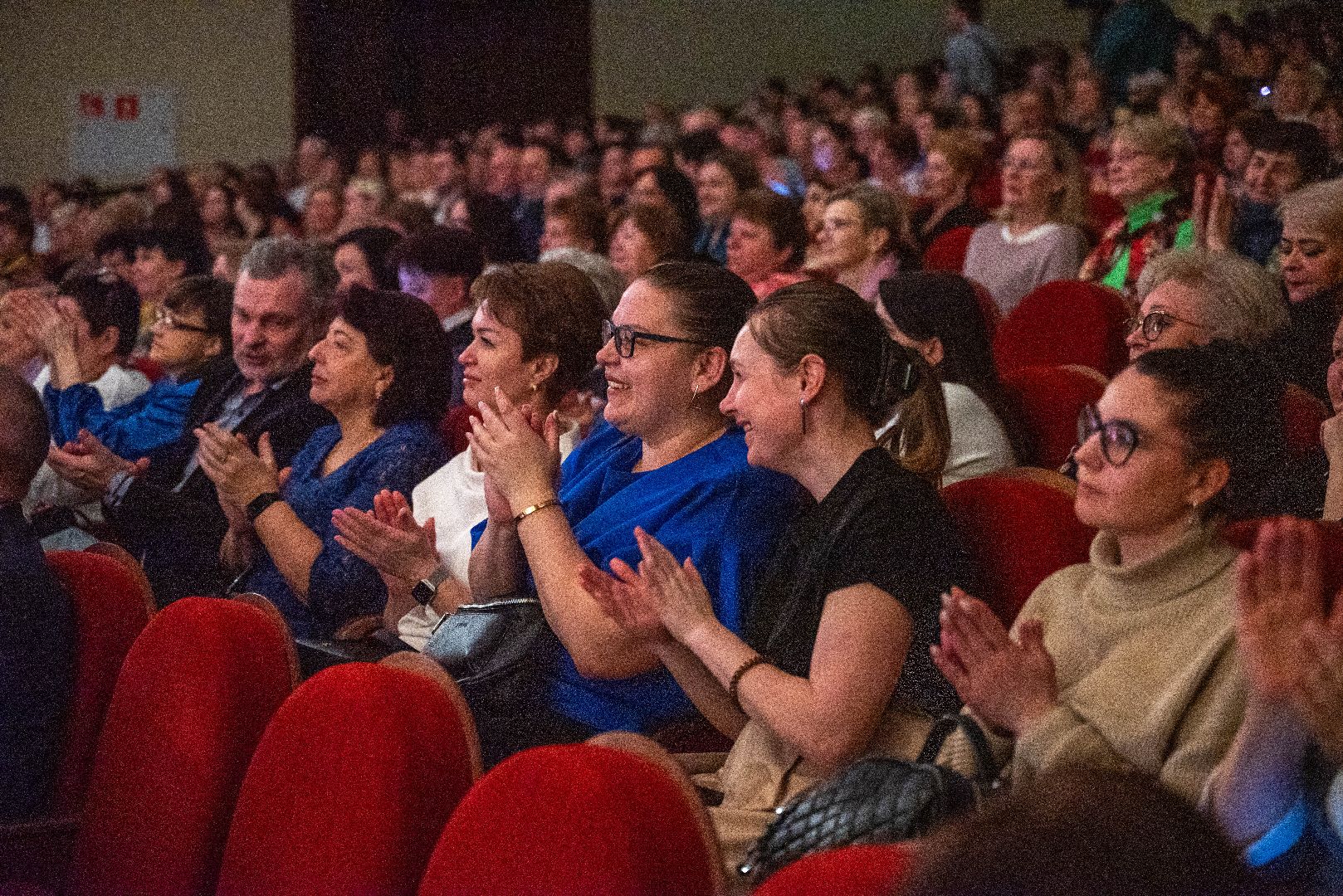 Реутов, ДК Мир, праздник, 8 Марта, награждение, женщины,