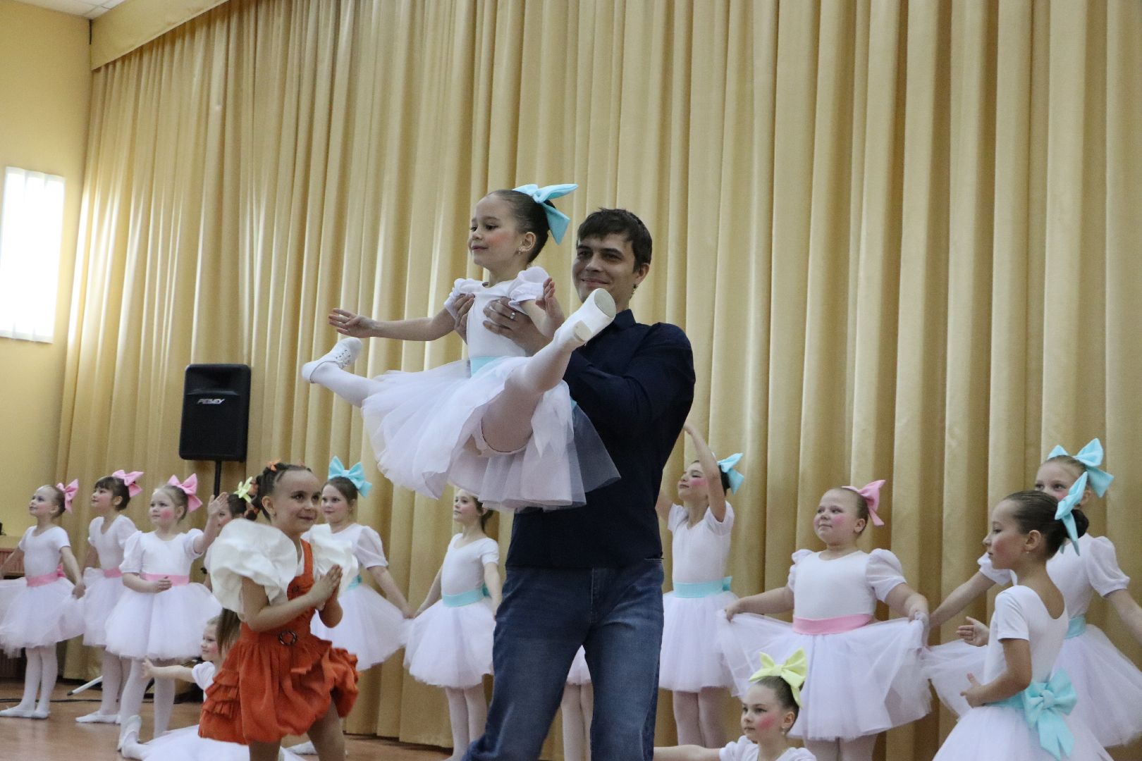 8 марта, жены участников сво, праздничный концерт, международный женский день,