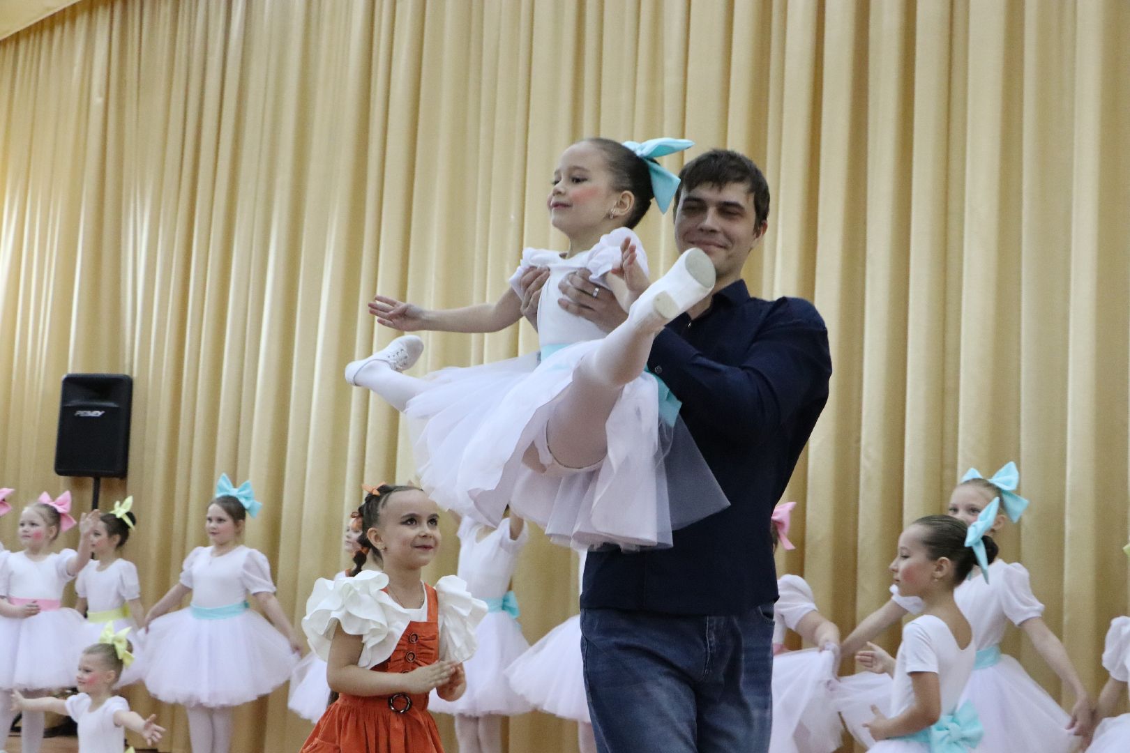 8 марта, жены участников сво, праздничный концерт, международный женский день,