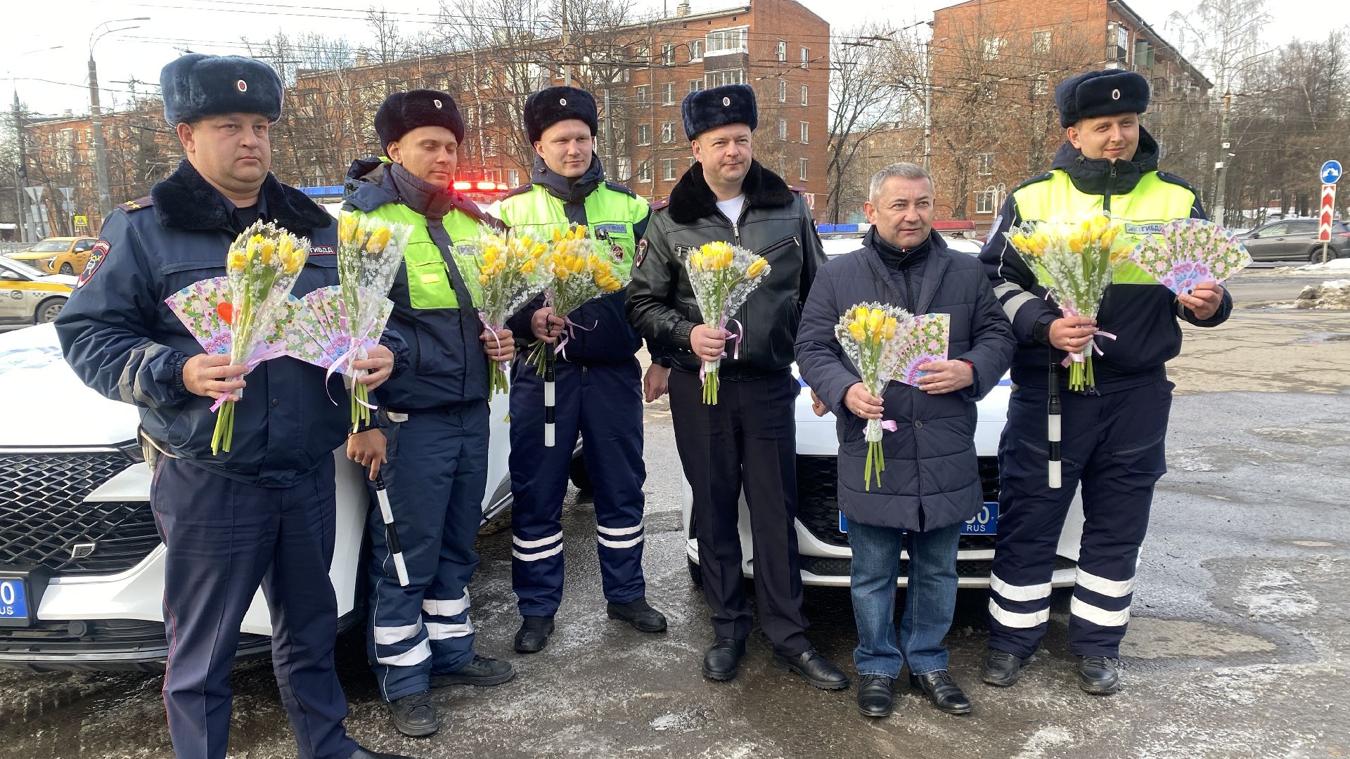 гибдд, цветочный рейд, ленинский городской округ, международный женский день, депутат городского округа,